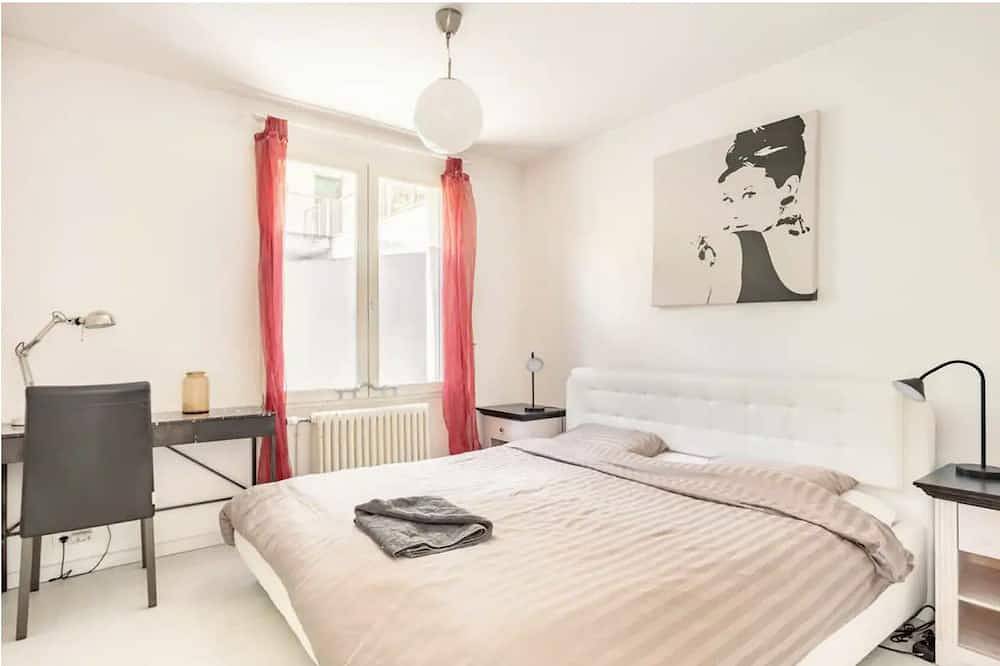 Bright, modern townhouse 20 minutes from central Paris, surrounded by greenery in Maisons-Laffitte, Yvelines