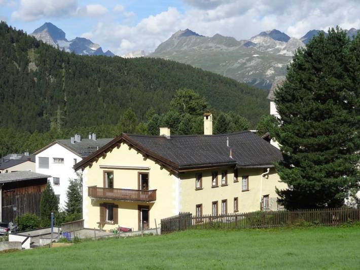 Ferienwohnung für 3 Personen, mit Garten und Ausblick in Pontresina