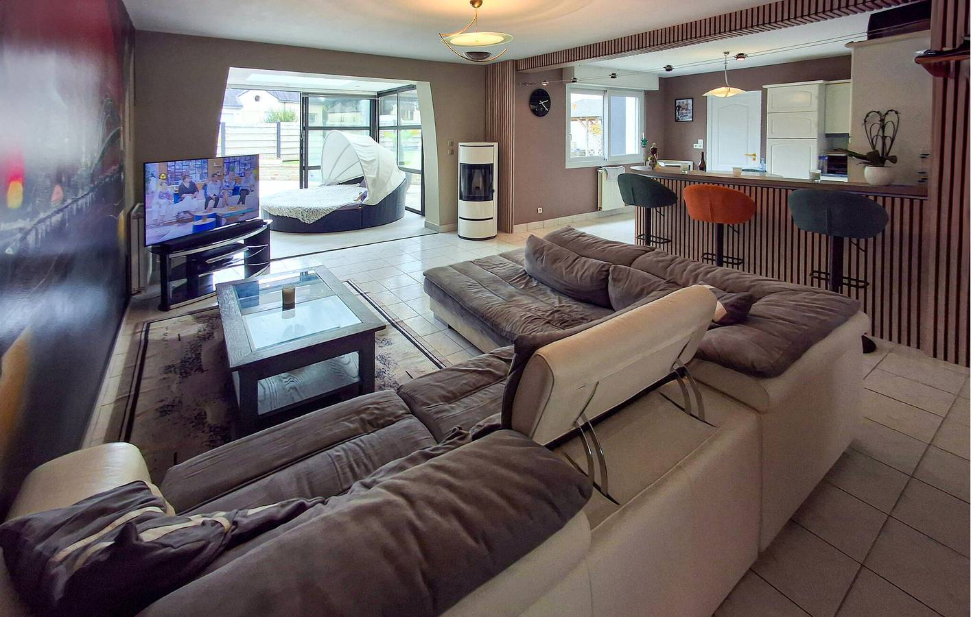 Acogedor apartamento con WiFi, lavadora, TV, aparcamiento, jardín - a 1 km de Landivisiau in Landivisiau, Región de Morlaix