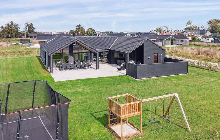 Ferienhaus für 14 Personen, mit Terrasse und Garten sowie Sauna, mit Haustier