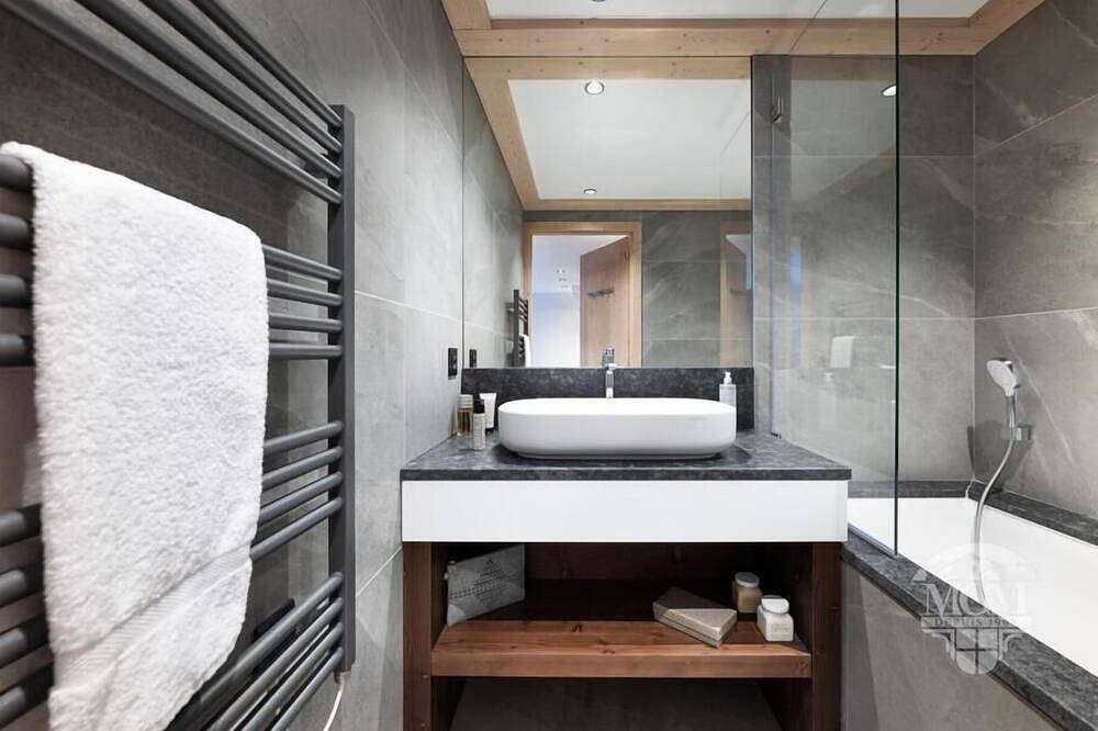 Entire apartment, Wifi, view village, fitness, swimming pool, sauna, hammam, balcony, parking, tv, ski locker, 37m² in Valmorel, Les Avanchers-Valmorel