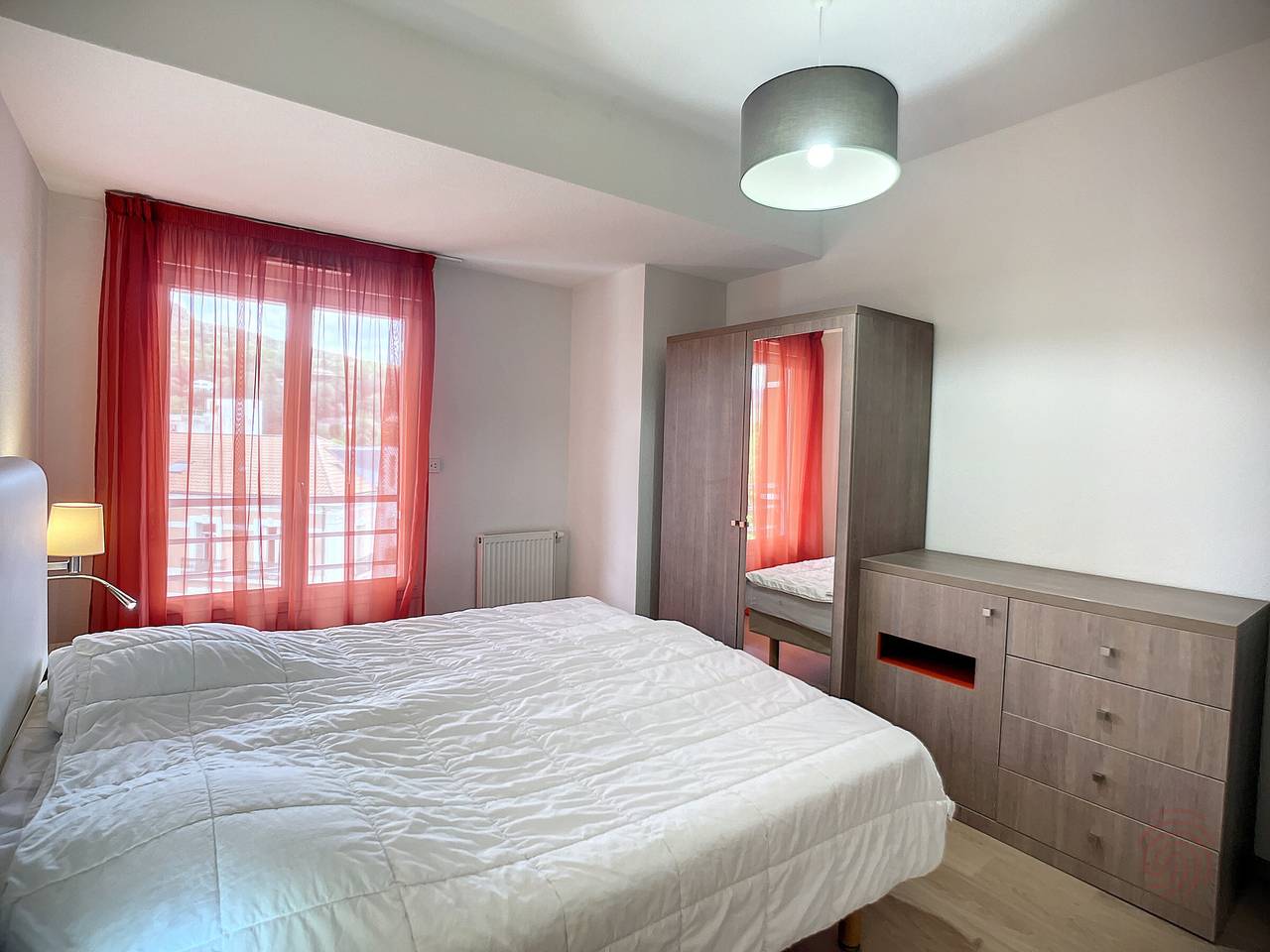 Appartement entier, Bel F2 climatisé, terrasse, parking, à 50m des Thermes de Lamalou-les-Bains, animaux acceptés in Lamalou-les-Bains, Région de Béziers