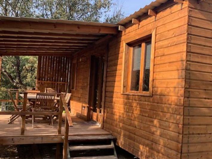 Gîte pour 5 personnes, avec terrasse et piscine à Les Mages