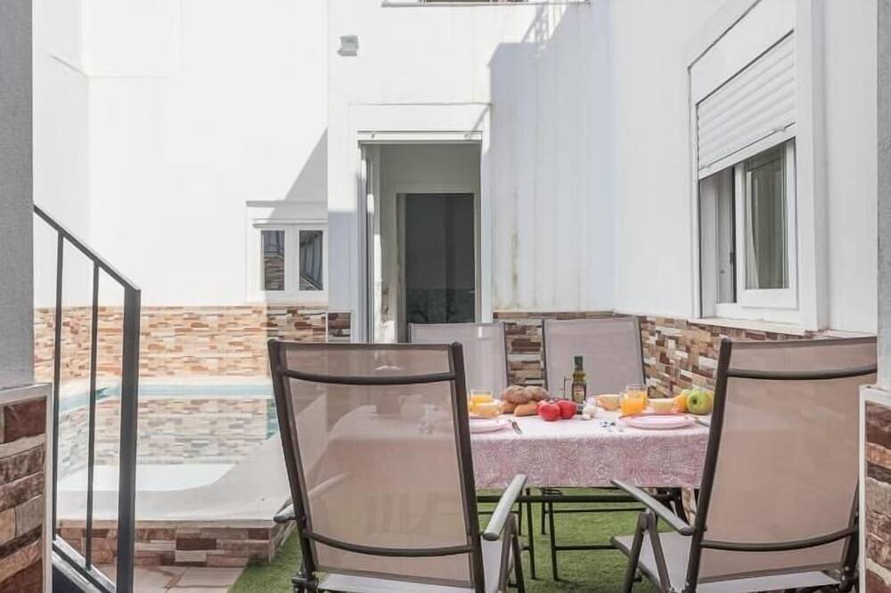 Apartamento entero, Fantástica casa en Camas a 10 min de Sevilla con piscina y terraza in Camas , Provincia de Sevilla