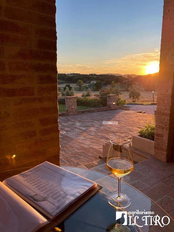 Agriturismo per 2 persone, con Terrazza e Giardino nonché Piscina e Panorama a Marsciano