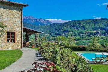 Gîte pour 9 personnes, avec terrasse et jardin à Camporgiano