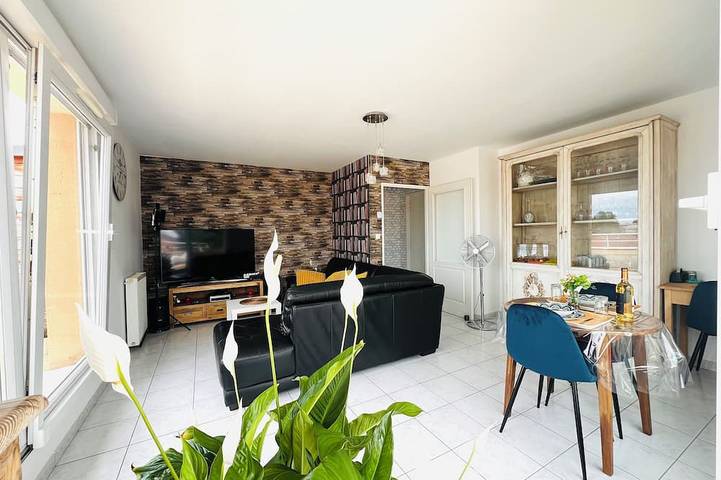 Entire apartment, Very bright 54 m² apartment with 44 m² roof terrace in Valenciennes, Valenciennes region