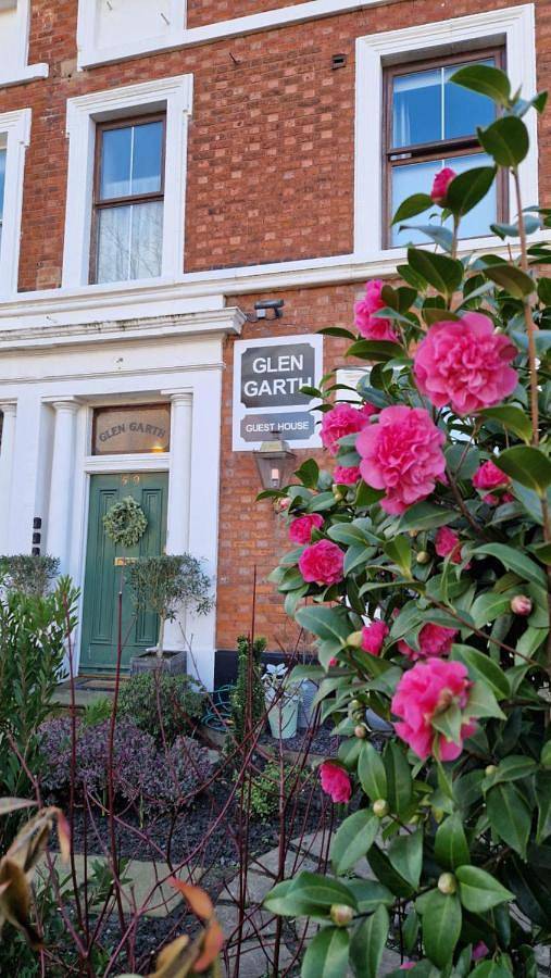 Bed and breakfast for 3 people in Chester