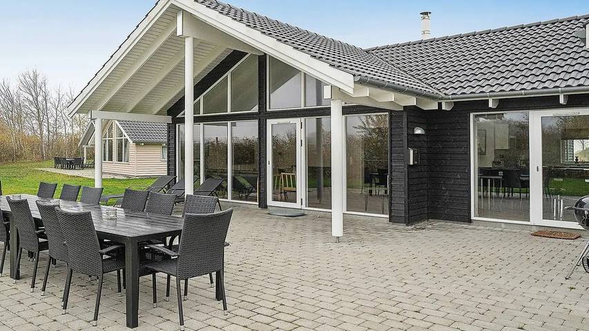 Ferienhaus für 17 Personen, mit Whirlpool und Terrasse sowie Pool und Sauna in Olpenitz - 2