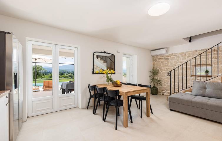 Reizende 2-Zimmer-Wohnung mit Pool und Zugang zum Fluss in Bajagić, Dalmatinisches Zagora
