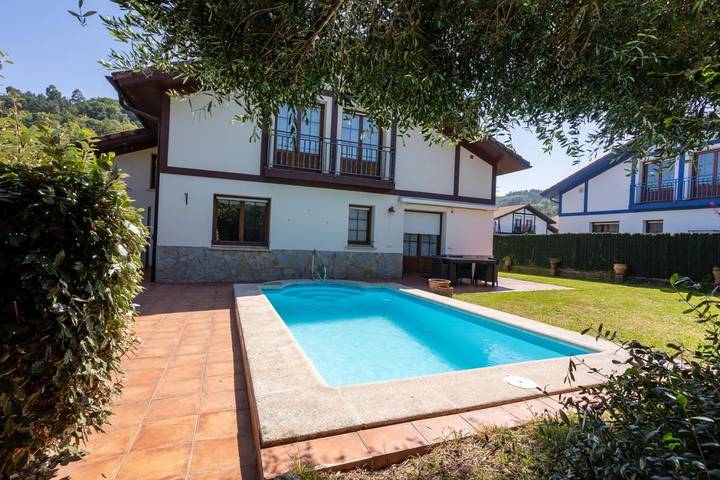 Location de vacances pour 6 personnes, avec piscine et terrasse ainsi que jardin et vue à Busturia - 3