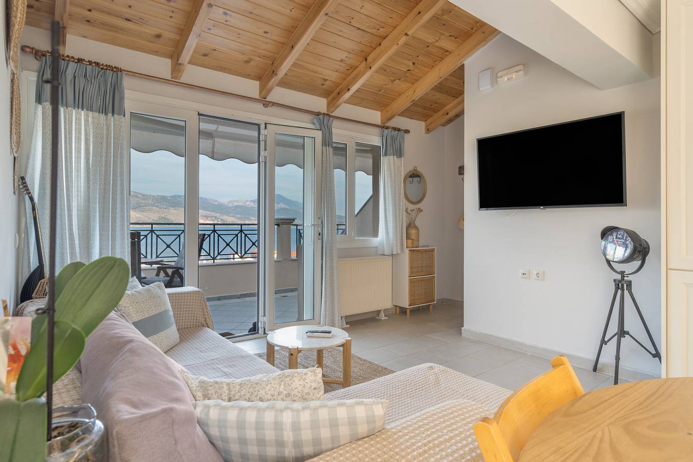 Apartamento entero, Apartamento 'Emelia' con vistas al mar, Wi-Fi y aire acondicionado in Lixouri, Cefalonia