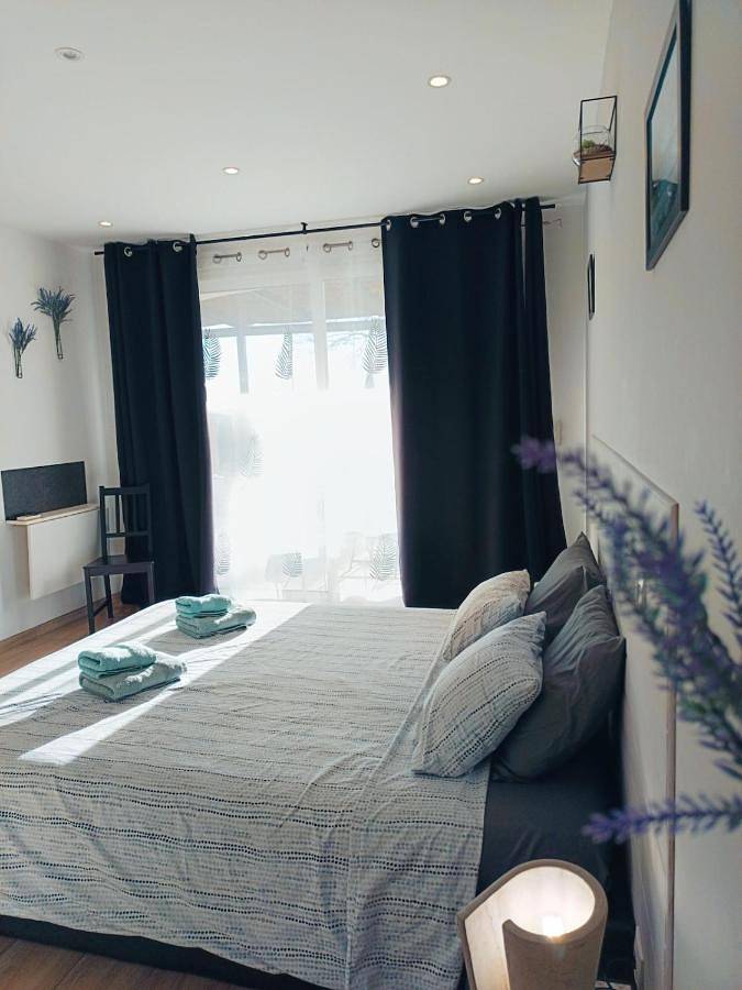 Gîte pour 2 personnes, avec terrasse ainsi que jardin et vue à Peyruis - 3