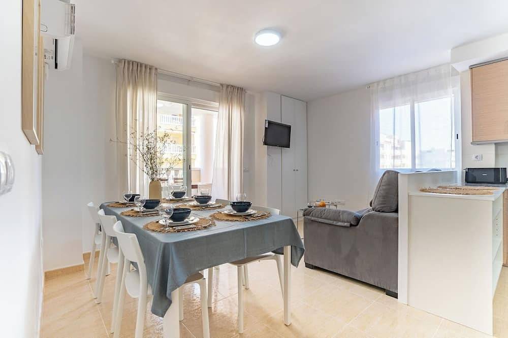 Entire apartment, Moncofa Apartment for 8 A/C - Pool Access Seaside in Moncofa, Costa del Azahar