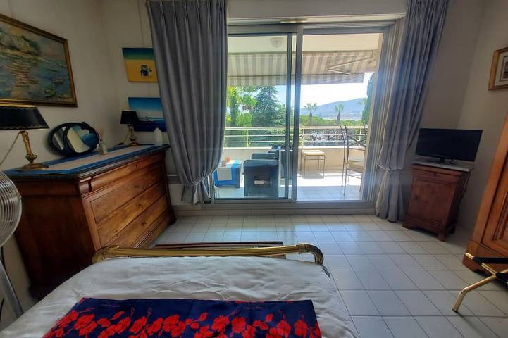 Gîte pour 6 personnes, avec jardin ainsi que terrasse et jacuzzi dans Port de Saint-Jean - 2