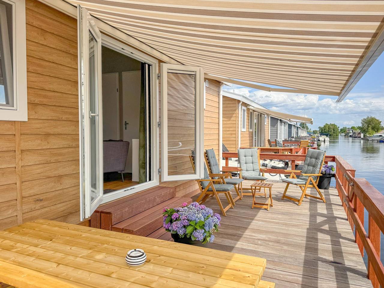 Klimatisiertes Chalet mit Terrasse am Wasser

 in Breukelen, Groene Hart