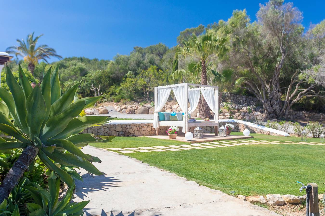 Villa 'Xumeu Den March' with Mountain View, Wi-Fi and Air Conditioning in Santa Eulària des Riu, East Ibiza