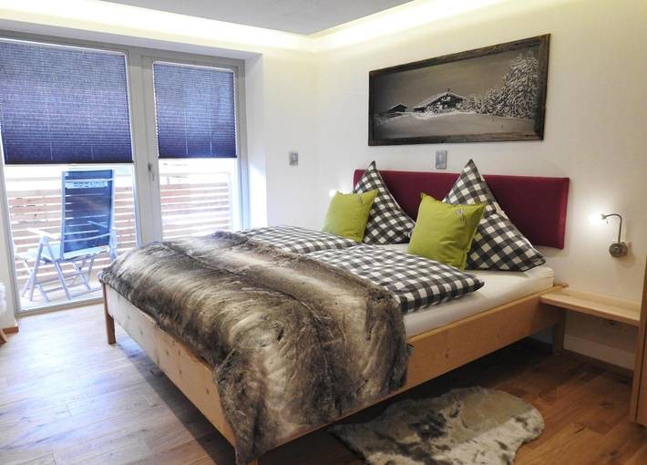 Ferienwohnung für 5 Personen, mit Balkon und Terrasse sowie Ausblick in Tiefenbach (Oberstdorf)