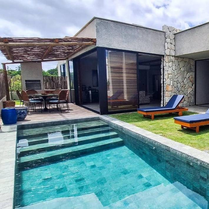 Casas e apartamentos de temporada para 2 pessoas, com balcão e piscina e ainda vista em Praia do Toque