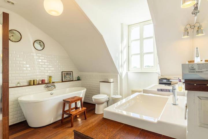 Location de vacances pour 2 personnes, avec terrasse ainsi que jardin et vue à Gouesnach - 3