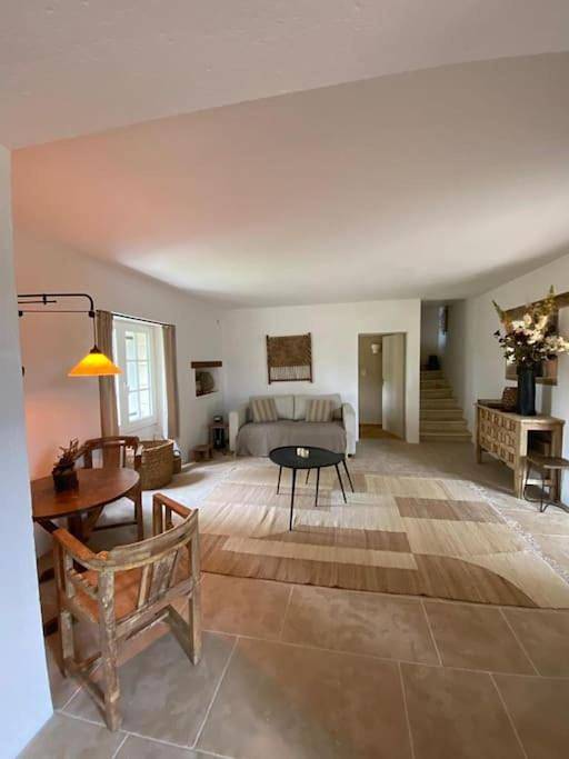 Location de vacances pour 6 personnes, avec vue ainsi que piscine et jardin, animaux acceptés à Savignac-de-Duras - 4