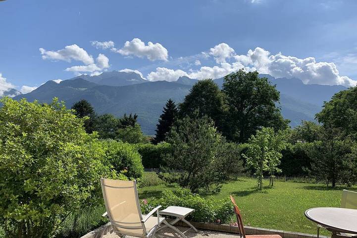 Location de vacances pour 6 personnes, avec jardin et balcon à Lathuile