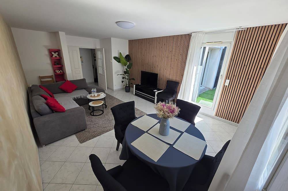 Entire apartment, Large apartment near Paris / C.D.G / Disney in Villepinte, Seine-Saint-Denis