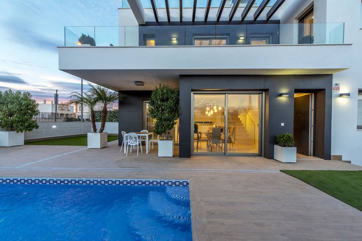 Villa voor 10 personen, met terras en tuin in Orihuela Costa