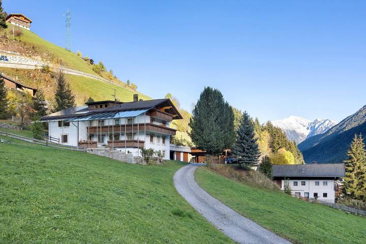 Chambre 'Haus Kristall - Double' avec vue sur la montagne, jardin commun et Wi-Fi in Selva dei Molini, Alpes de Zillertal