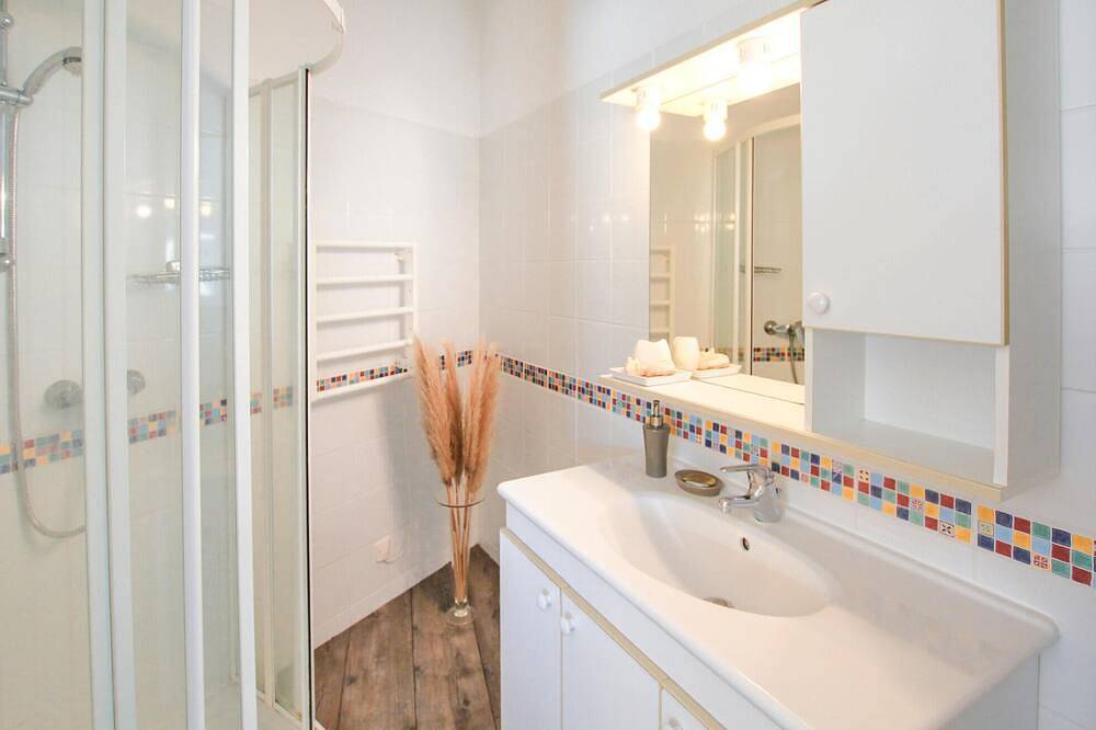 Entire apartment, Awesome apartment in Sete with Wifi in Sete, Côte d'Améthyste