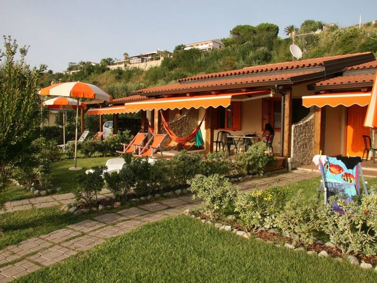 Ganze Wohnung, Luxus-Drei-Zimmer-Wohnungen mit großem Garten in Santa Maria (Vibo Valentia), Vibo Valentia Provinz