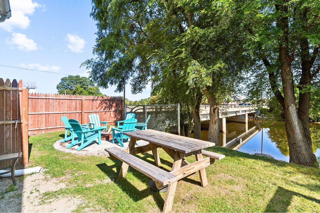 The Waterfront - Waterslide! Game Room! Sleeps 26! in Condado de Oconto