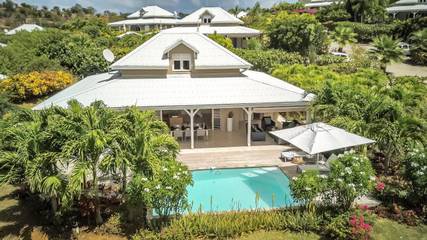 Club vacances pour 4 personnes, avec piscine ainsi que vue et jardin, animaux acceptés en Martinique
