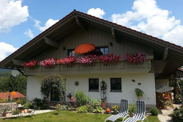 Ferienwohnung für 4 Personen, mit Balkon und Garten in Arnbruck