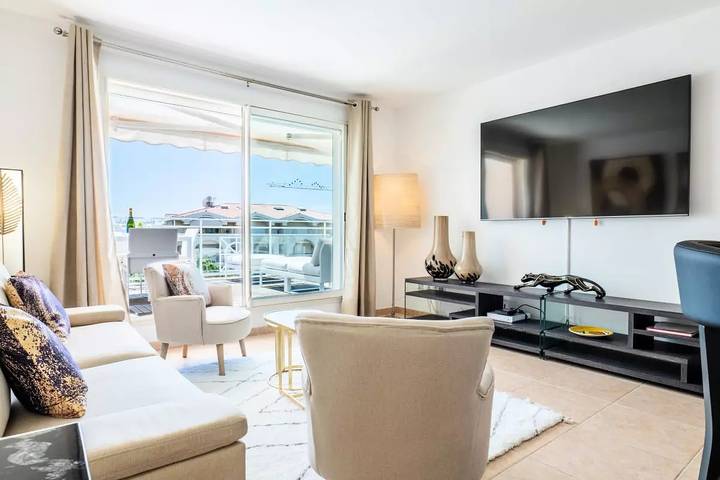 Gîte pour 4 personnes, avec terrasse et vue dans Port du Mourre-Rouge