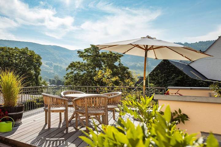 Ferienhaus für 4 Personen, mit Terrasse und Garten in Senheim