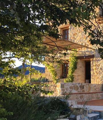 Gîte pour 4 personnes, avec jardin ainsi que terrasse et vue à Trigance