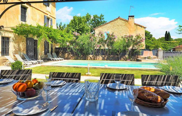 Location de vacances pour 10 personnes, avec terrasse et piscine, animaux acceptés à Maussane-les-Alpilles - 2