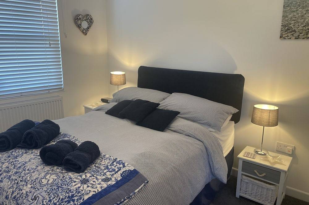 Delightful Cottage on Shaldon Green, 50m to Beach, Nautical Decor | Sleeps 4-6 in Shaldon, Devon