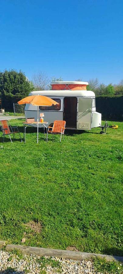 Location de vacances pour 2 personnes, avec Jacuzzi et Terrasse ainsi que Jardin et Vue à Barbery