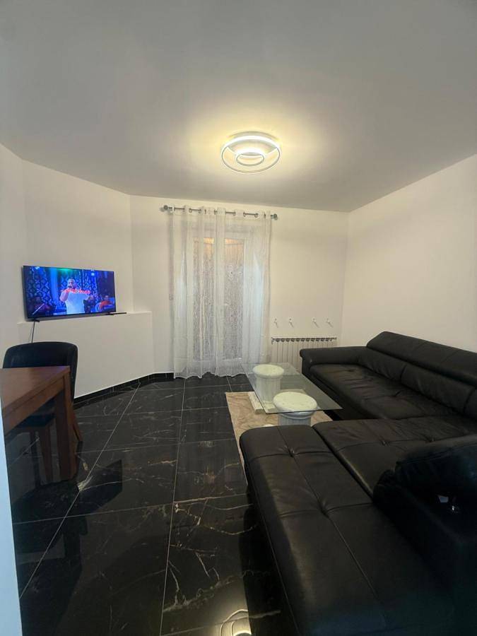 Location de vacances pour 8 personnes, avec terrasse à Villeneuve-sur-Yonne