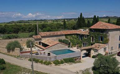 Gîte pour 10 personnes, avec jardin ainsi que piscine et vue à Rasteau