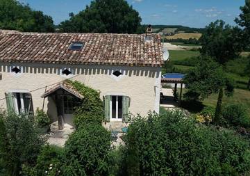 Gîte pour 6 personnes, avec vue ainsi que piscine et jardin, animaux acceptés à Razac-d'Eymet