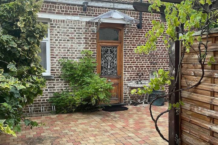 Gîte pour 4 personnes, avec Jacuzzi ainsi que Terrasse et Jardin à Comines (Nord)