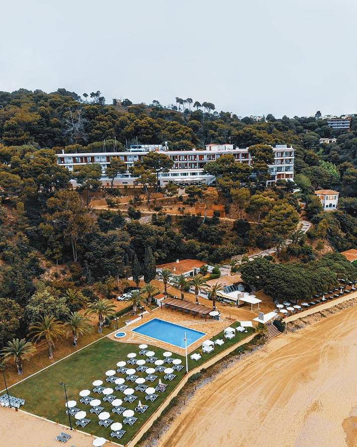 Hôtel pour 3 personnes, avec Balcon et Jacuzzi ainsi que Terrasse et Jardin