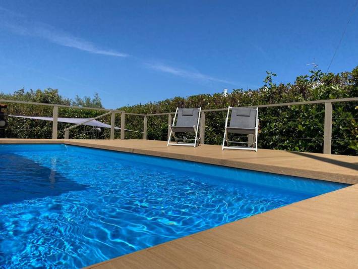 Location de vacances pour 6 personnes, avec Balcon et Terrasse ainsi que Jardin et Piscine à Impalata