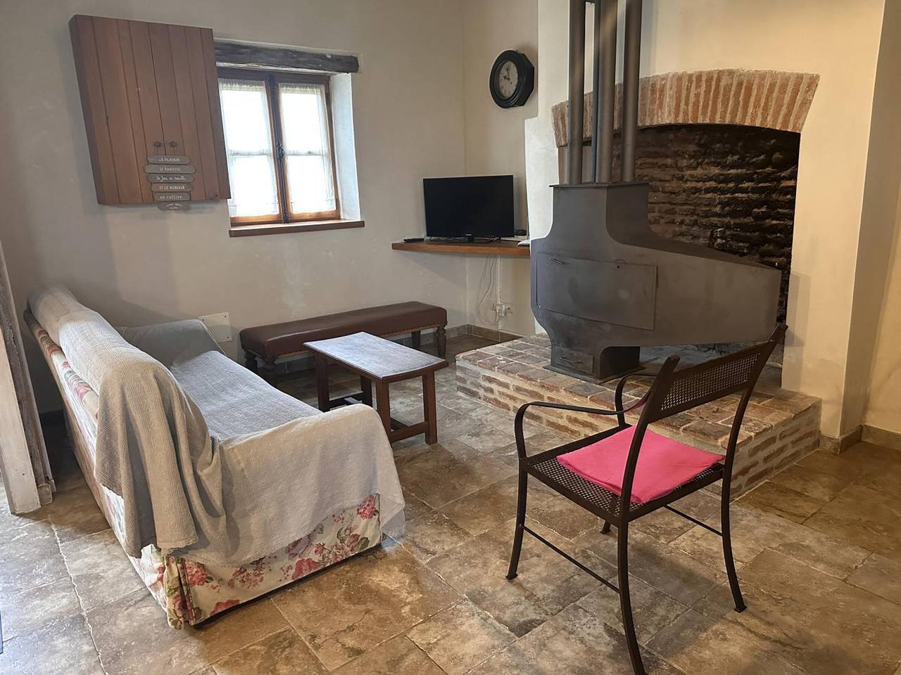 Gîte Rustique à Neuilly-le-Réal avec Animaux Acceptés in Neuilly-le-Réal, Allier