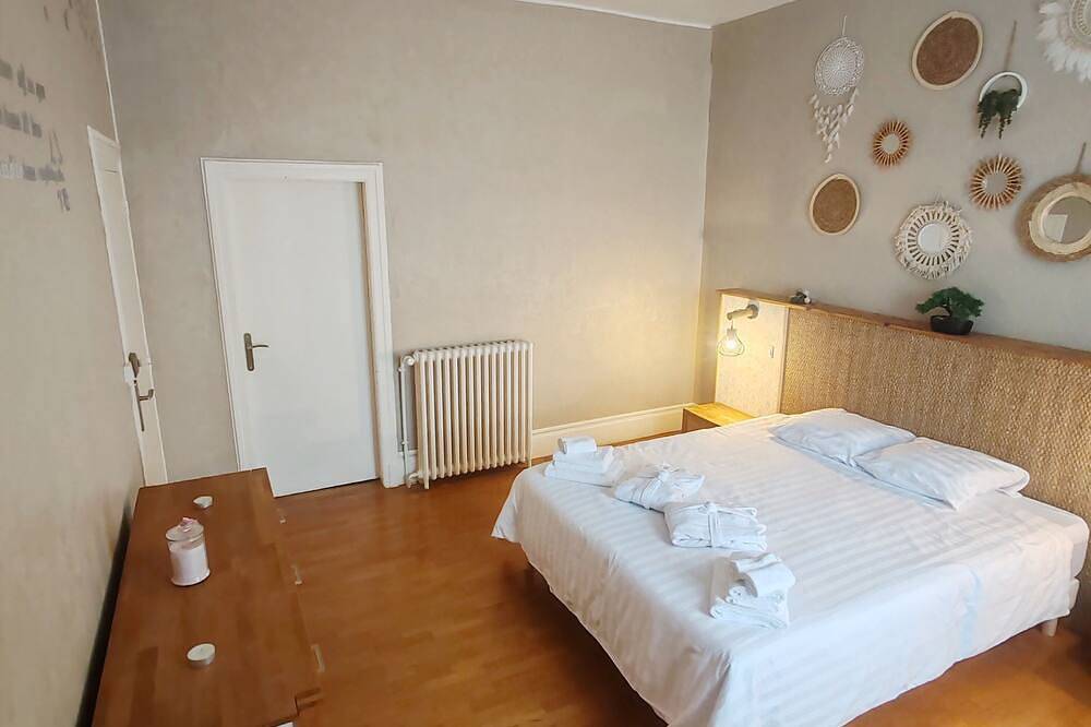 Le Cocon Nivernais, family home 14pers, swimming pool, spa and playground in Nevers, Nièvre