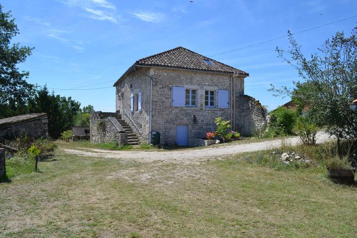 Gîte pour 6 personnes, avec piscine, animaux acceptés à Montaigu-de-Quercy