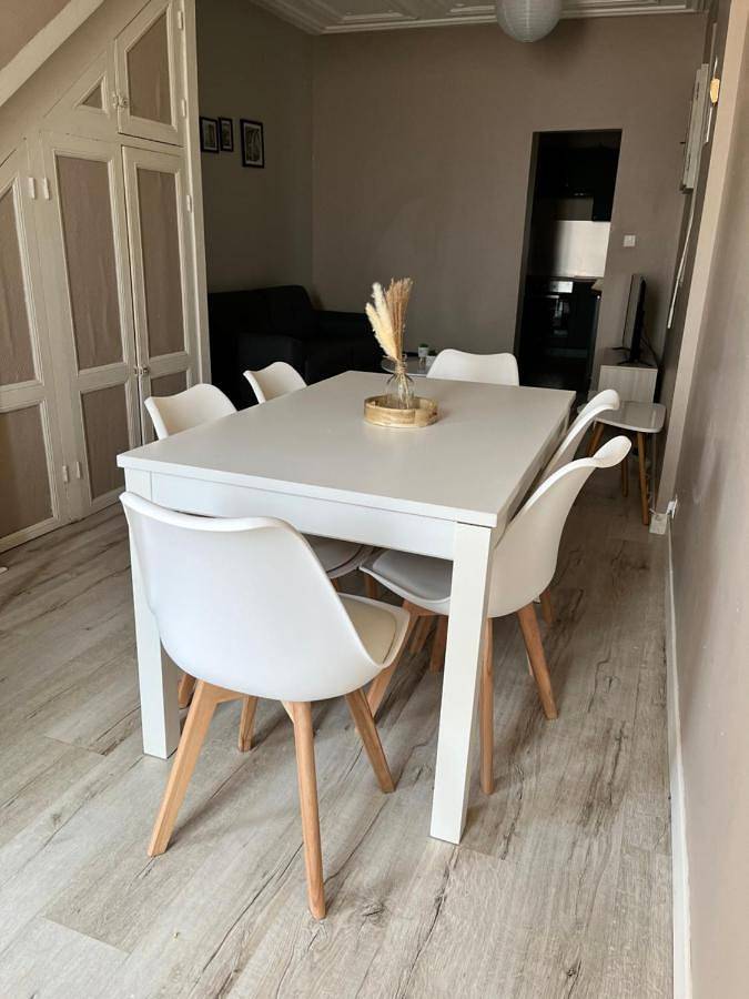 Appartement entier, Maison de ville - 7 couchages in Saint-Pierre-le-Moûtier, Nièvre